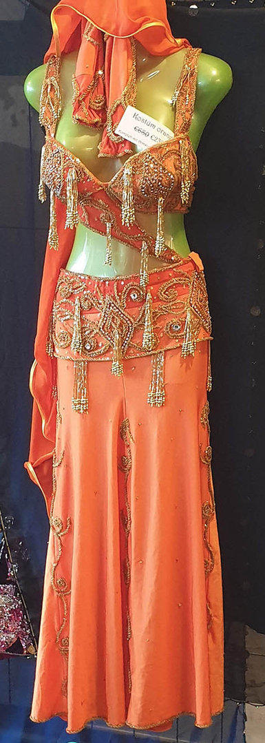 Designer kostuum in oranje met goud
