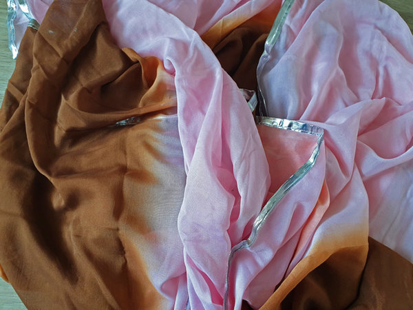 Chiffon sluier in bruin roze met zilveren rand